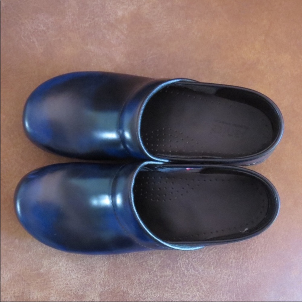 Black/blue Sanita clogs